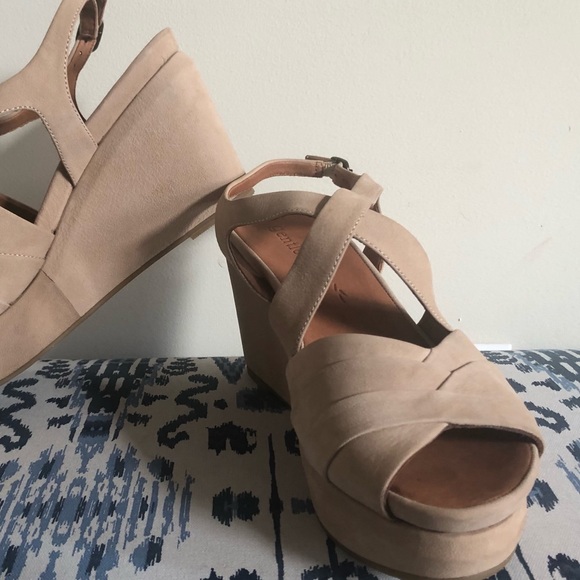 NWOT Gentle Souls suede platform sandals - Picture 8 of 10